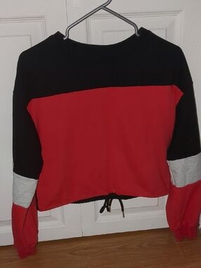 Cropped Long-sleeved